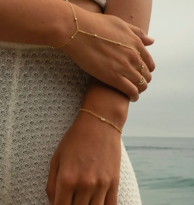 Cora Hand Chain